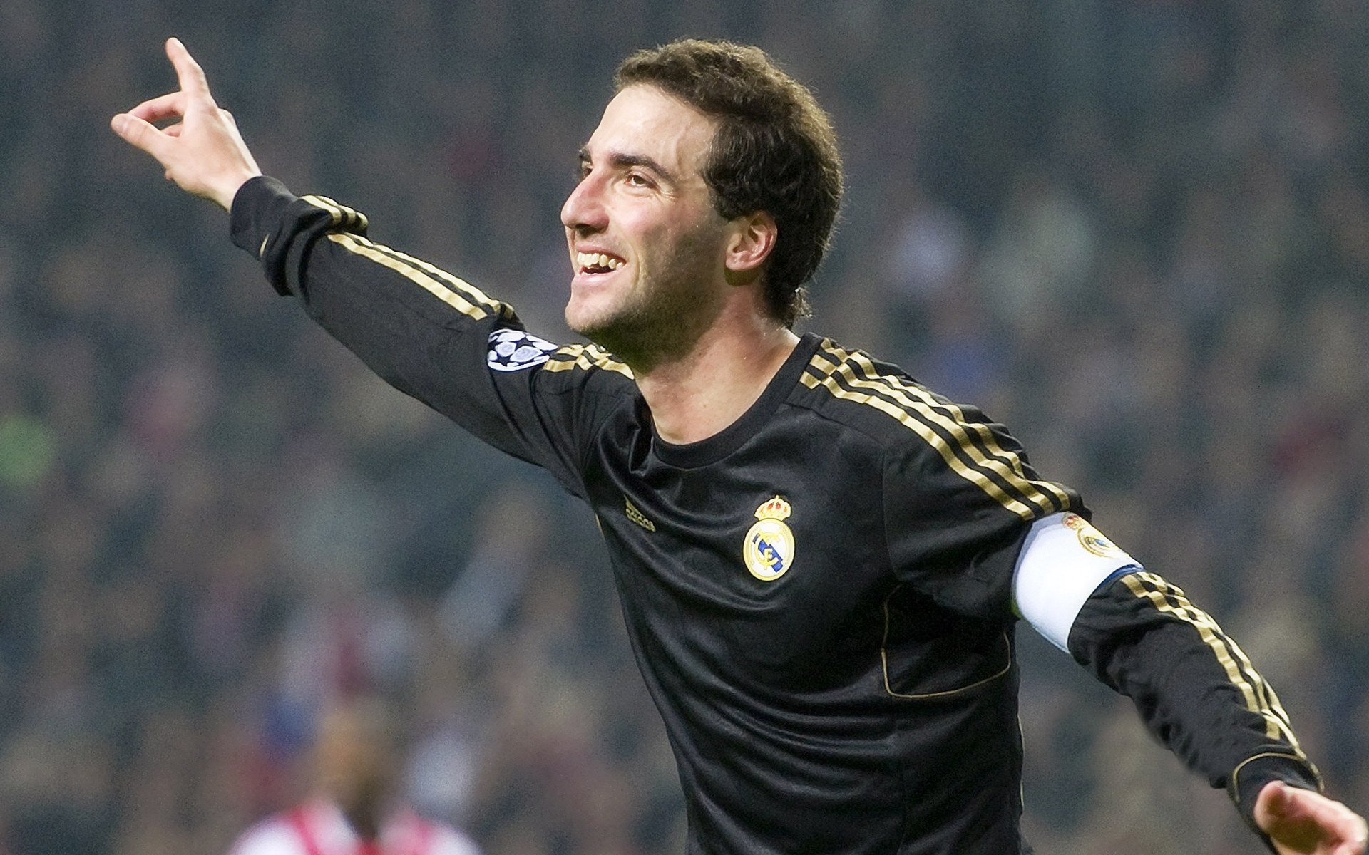 “2025世界运动会：高新体育中心举重赛场，选手一举成名”