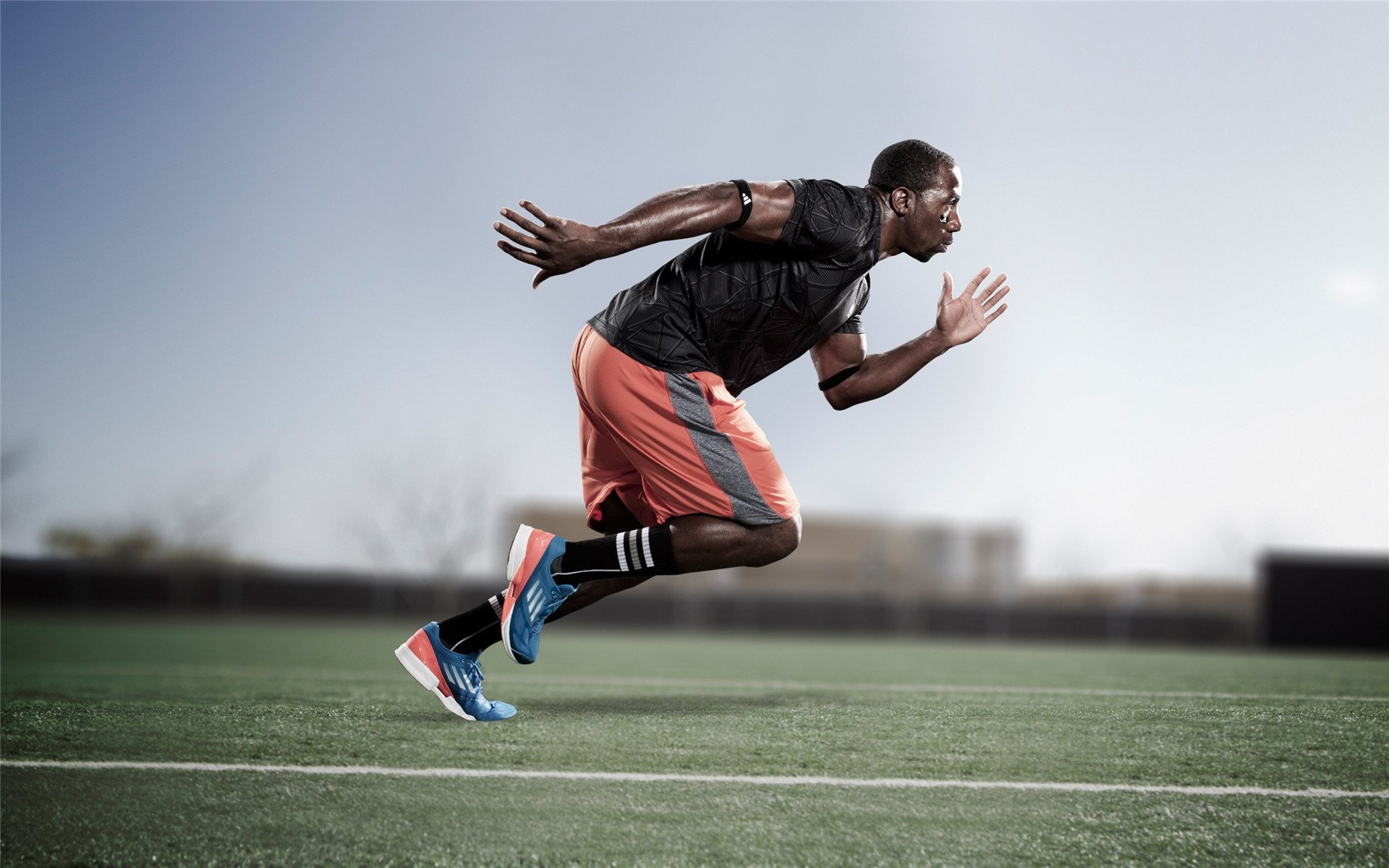 “沙滩赛场再度开战,手球与合球带来极限对抗”